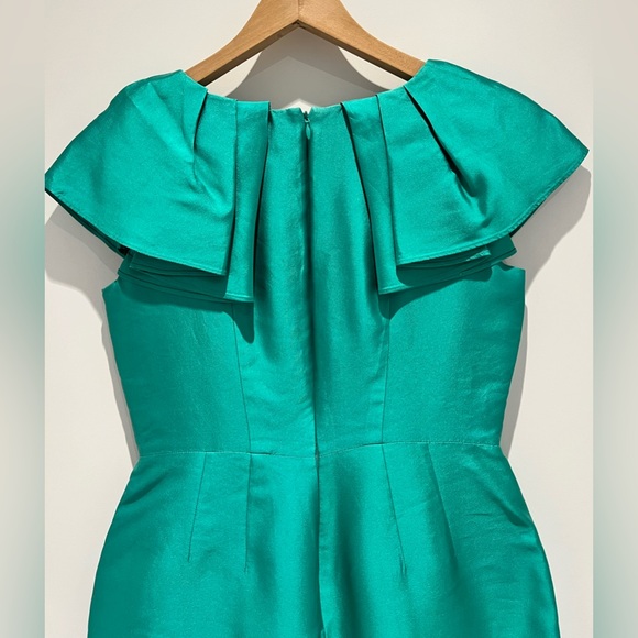 💚 gorgeous pure silk dress in a fitted silhouette with unique raffle detail - Picture 4 of 9